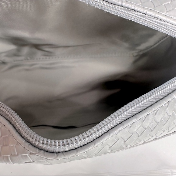 Thirty-One Boutique Crossbody Bag in Whisper Grey Basketweave - Picture 9 of 10